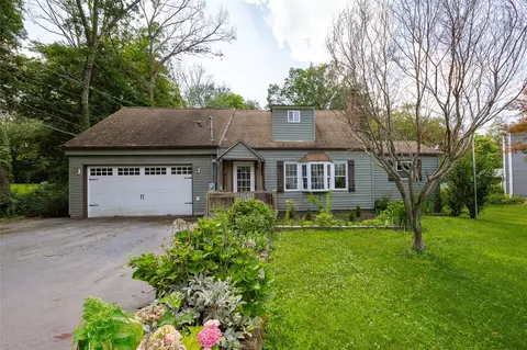 13 Cedar Ln, Poughkeepsie, NY 12601