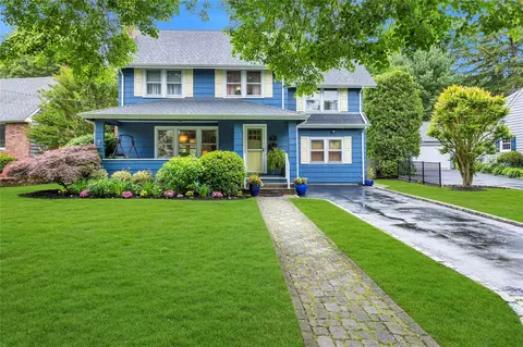 123 Maple Ave, Northport, NY 11768