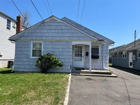 44 Firwood Rd, North Hempstead, NY 11050