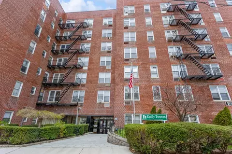 35-10 150th St #5H, Flushing, NY 11354