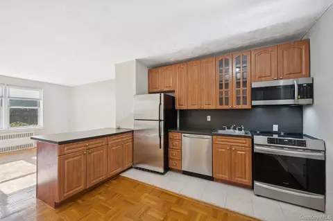 162-21 Powells Cove Blvd #1M, Beechhurst, NY 11357
