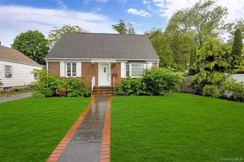 75 Cornwell Ave, North Hempstead, NY 11596
