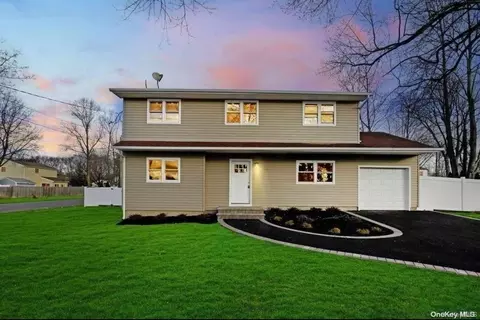73 Oneida Ave, South Setauket, NY 11720