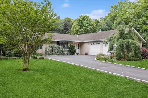 71 Patricia Ln, South Setauket, NY 11720