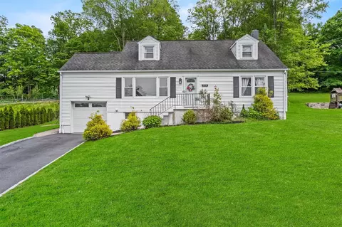 3518 Overlook Ave, Yorktown, NY 10598