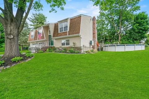 401 Philo St, New Windsor, NY 12553