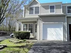 20 Sea Court Ln, Port Jefferson, NY 11777