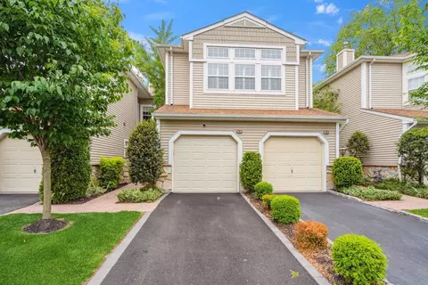 76 Sagamore Dr, Oyster Bay, NY 11803