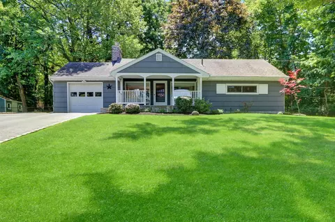 2 Honey Ln W, Miller Place, NY 11764