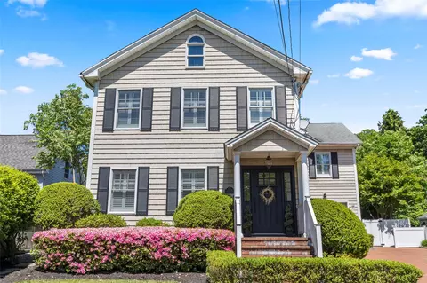 205 1st Ave, Port Jefferson, NY 11777