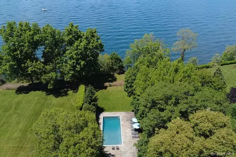 7 Cedar Ln, Glen Cove, NY 11542