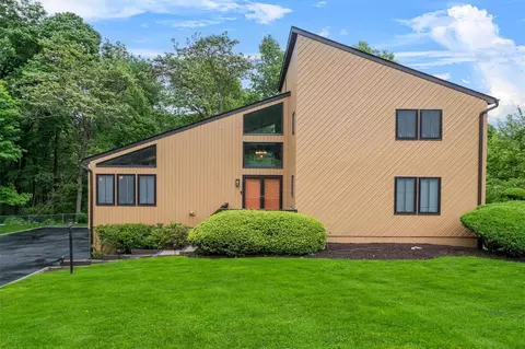 30 Apple Hill Dr, Cortlandt, NY 10567