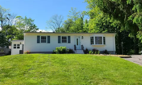 30 Stephanie Ln, Poughkeepsie, NY 12603