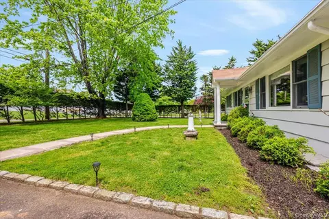 4200 Rocky Point Rd, East Marion, NY 11939