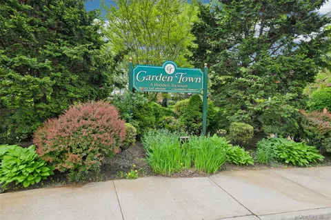 1213 E Broadway #B25, Hewlett, NY 11557