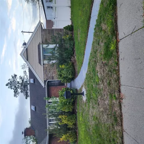 701 Frick St, Elmont, NY 11003