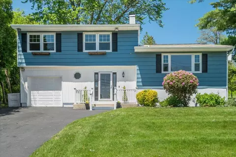 3505 Flanders Dr, Yorktown, NY 10598