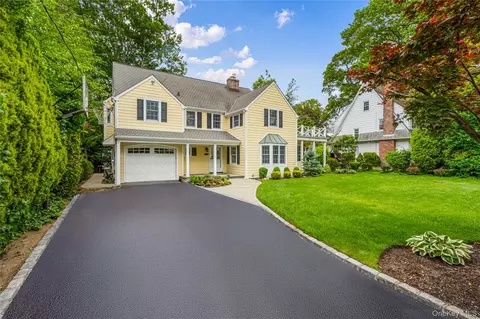 74 Eakins Rd, North Hempstead, NY 11030