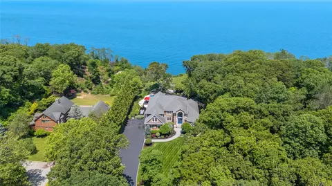 321 Sandpiper Dr, Riverhead, NY 11901