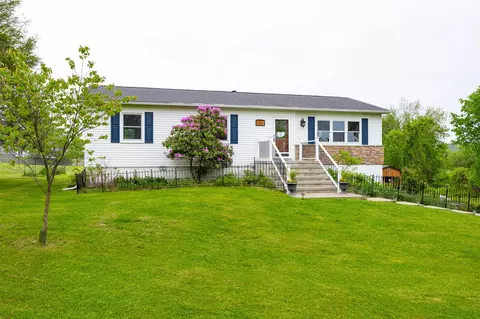 186 Oswego Rd, Pleasant Valley, NY 12569