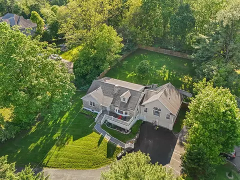 21 Mount Hope Rd, Mahopac, NY 10541
