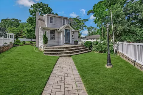 115 Dawn Rd, Rocky Point, NY 11778
