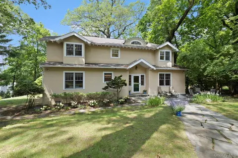 7 Ravine Dr, Greenburgh, NY 10706