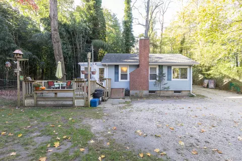 137 Shore Rd # C, Setauket, NY 11733