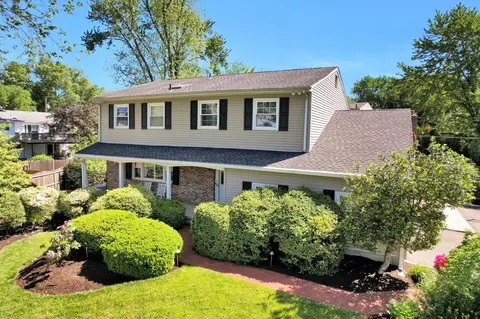 18 Daisy Ct, Clarkstown, NY 10954