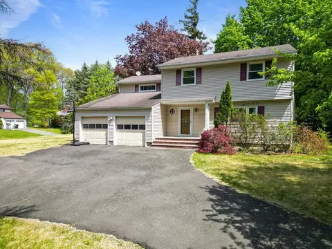 16 Keltz St, Clarkstown, NY 10956