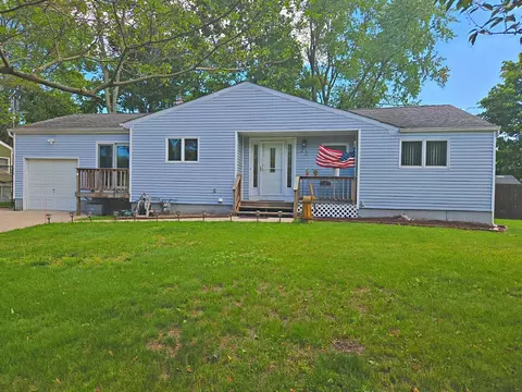 22 E Sycamore St, Central Islip, NY 11722