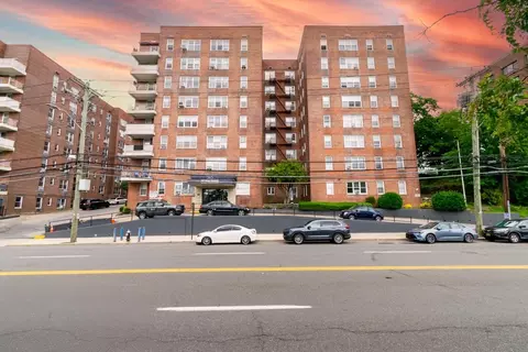 365 Bronx River Rd #2M, Yonkers, NY 10704