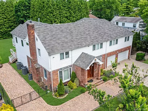 43 Oxford Blvd, North Hempstead, NY 11023