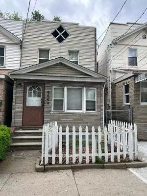 91-48 89 St, New York, NY 11421