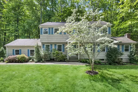 10 Catherine Pl, Katonah, NY 10536