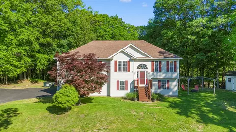 42 Bell Dr, Lloyd, NY 12528