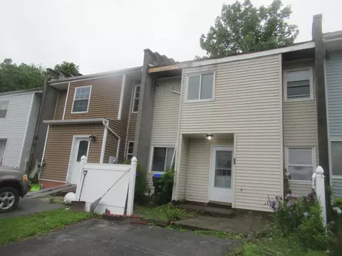 36 Sandburg Ct, Wallkill, NY 10941