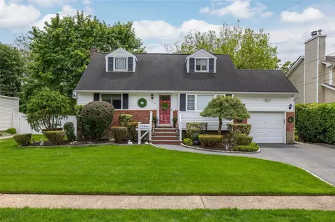 146 N Chestnut St, Massapequa, NY 11758