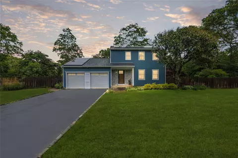 5 Cedar Heights Dr, Ridge, NY 11961