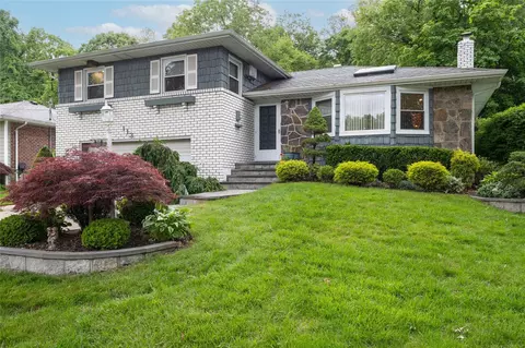 113 Stratford N, North Hempstead, NY 11577