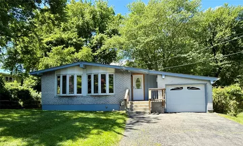123 Helene Rd, Clarkstown, NY 10989