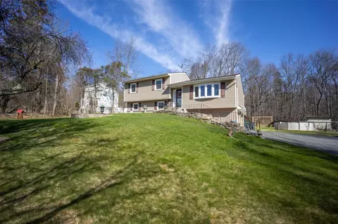 216 Hickory Hill Ln, Newburgh, NY 12550