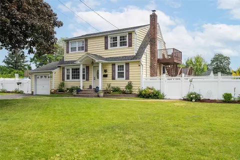1547 Lincoln Blvd, Bay Shore, NY 11706