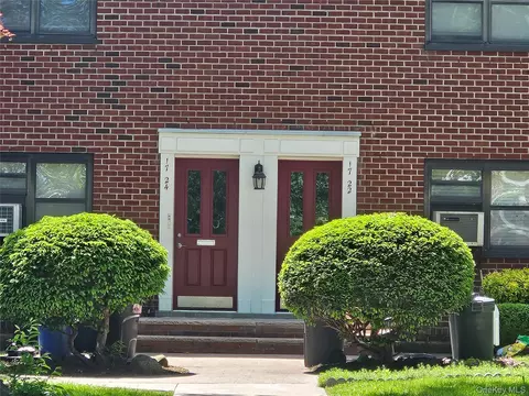 17-24 201 St #2-120, Whitestone, NY 11357