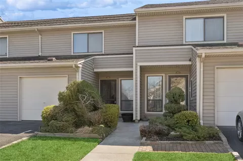 100 Daly Blvd #2605, Oceanside, NY 11572