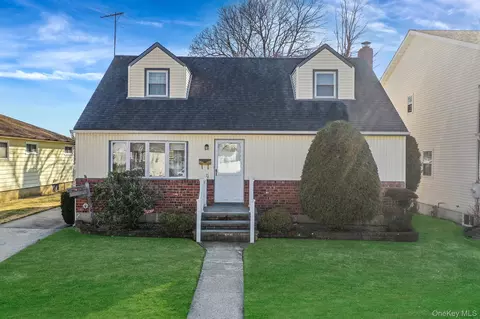 1826 Camp Ave, Merrick, NY 11566