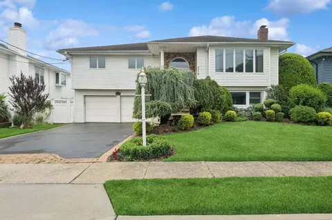 2518 April Ln, Bellmore, NY 11710