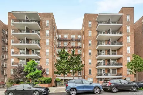 67-50 Thornton Pl #3K, New York, NY 11375