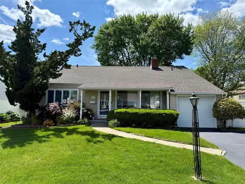 1122 Olive Pl, North Bellmore, NY 11710