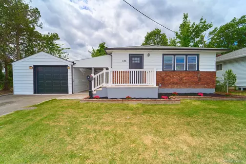 133 S 7th St, Bethpage, NY 11714